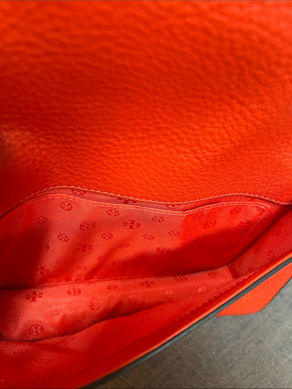 Tory Burch Orange Pebbled Leather Crossbody Wallet with Embossed Logo - Picture 4 of 7